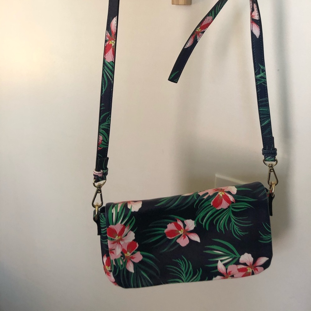 Hawaiian print crossbody bag with detachable strap